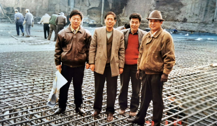 1996年金運大廈大底板澆筑合影.PNG